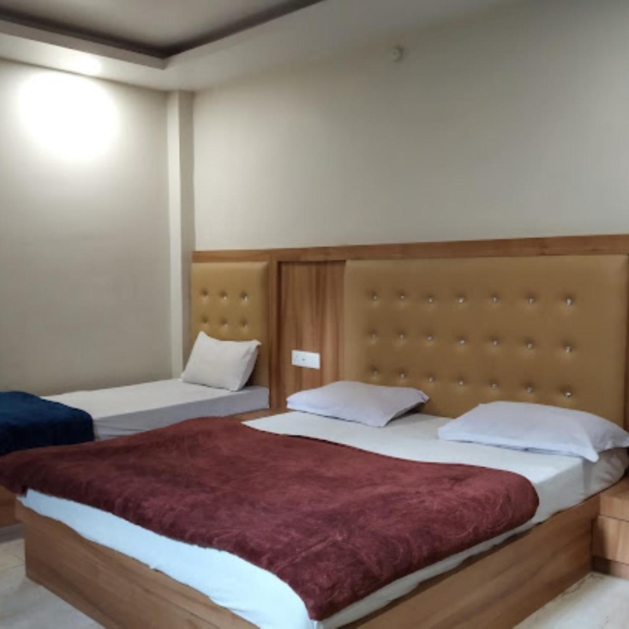 New Kumar Hotel & Banquet Лакхнау Экстерьер фото