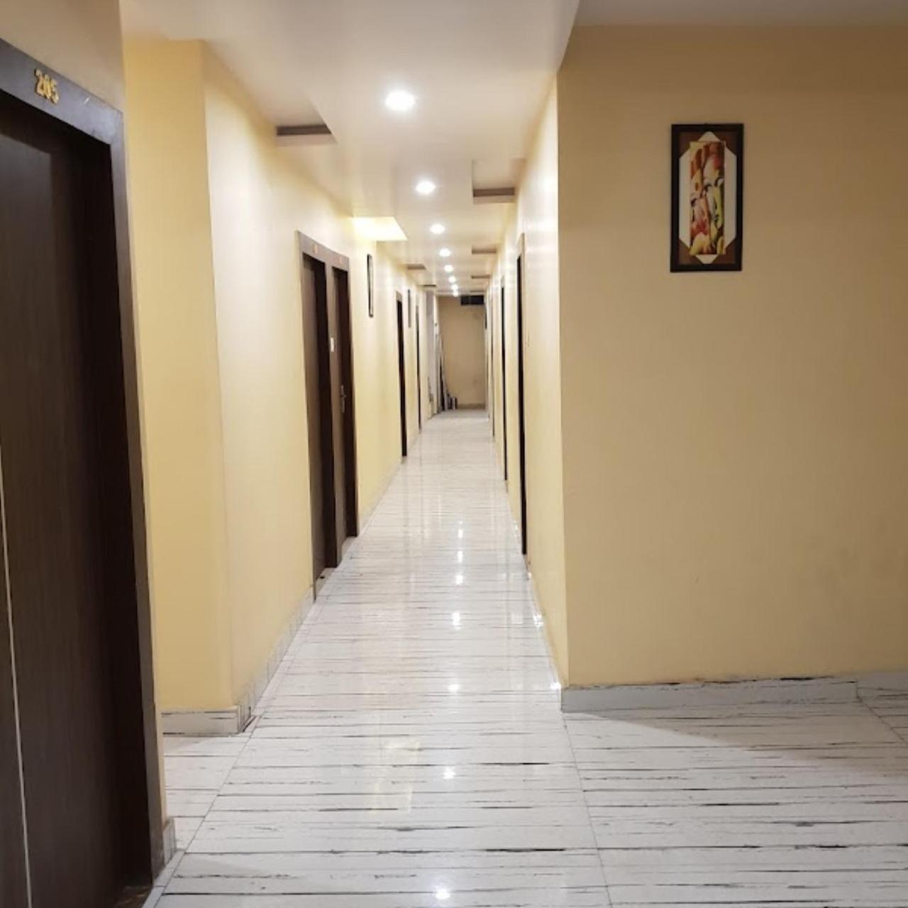 New Kumar Hotel & Banquet Лакхнау Экстерьер фото