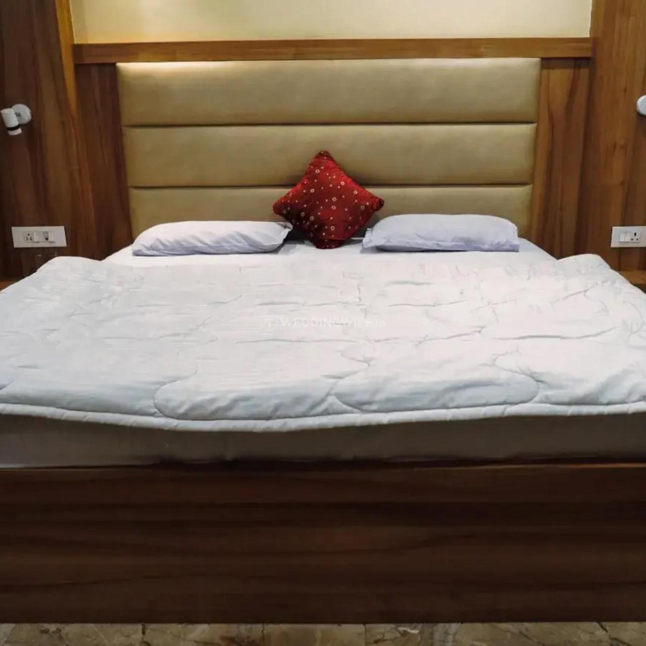 New Kumar Hotel & Banquet Лакхнау Экстерьер фото